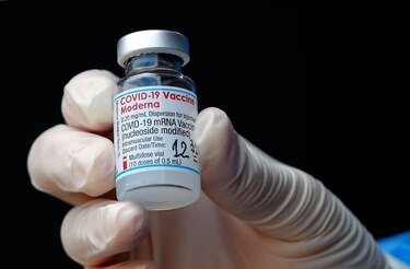 Agencia europea analiza vacunas de Pfizer y Moderna por riesgos de coágulos
