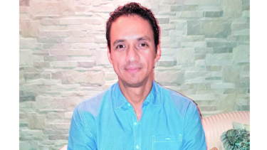 'Me enerva ver a políticos donándose mis impuestos'