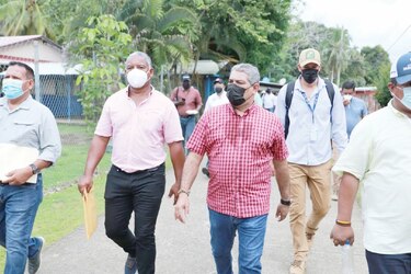 Antivacunas difunden falsa información a la población