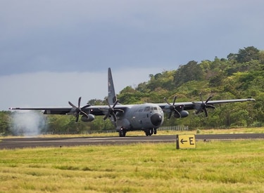 El avión caza huracanes aterrizó en suelo panameño
