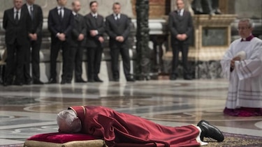 El papa Francisco preside oficio de Viernes Santo