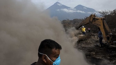 Guatemala vigila nuevo incremento eruptivo del volcán de Fuego
