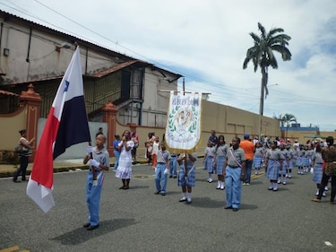 Empiezan los desfiles conmemorativos al mes de la patria en Colón