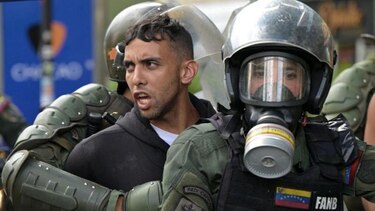 ‘Mi familia está allá, no puedo decir nada’: el miedo de los venezolanos en Miami a opinar sobre la amenaza militar de Trump contra su país