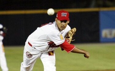 Gilberto Méndez alcanza las 100 victorias y lleva a Metro a la final