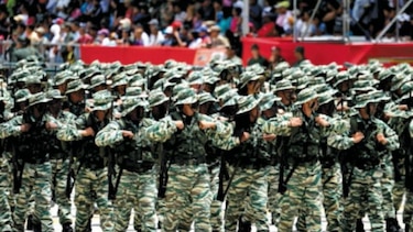 Maduro pide al Ejército bolivariano estar alerta