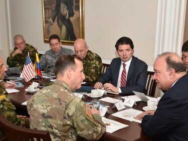 Colombia y Estados Unidos realzan su cooperación en materia de seguridad y defensa