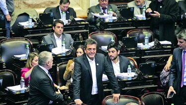 Macri amenaza con vetar ley antidespidos