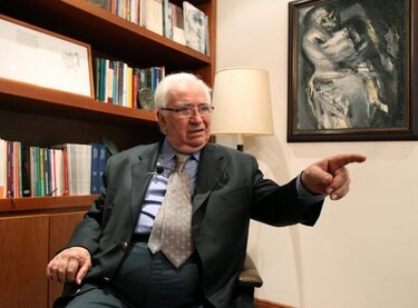 Expresidente Betancur afirma que 'la paz está cerca con Santos'