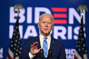 Biden se acerca a la Casa Blanca, pero el conteo sigue y Trump denuncia fraude