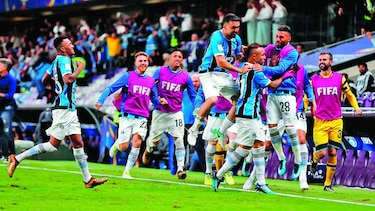 Gremio gana y clasifica a final