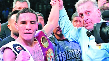 Valdez retiene el título de peso pluma