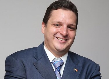 'No es inmoral [que el 75% de la directiva del PP reciba salario oficial]'