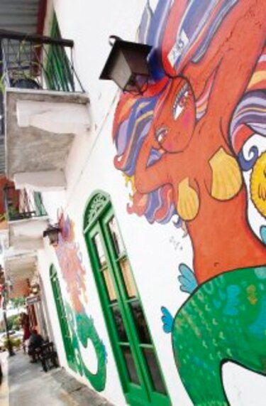 Propietarios de negocio borran mural en el Casco