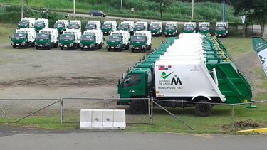 Llegan camiones compactadores que serán entregados a 57 municipios