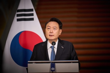 El expresidente surcoreano Yoon aguarda este viernes el primer veredicto por ley marcial