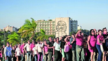 Cubanos rinden homenaje póstumo a Fidel Castro