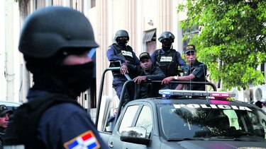 Un ministro detenido entre 15 acusados