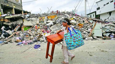 Van 262 muertos por sismo en Ecuador