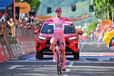Pogacar sentencia el Giro con su sexta victoria, la quinta en solitario y de rosa