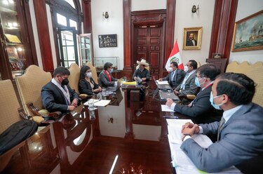 Fiscalía peruana interroga al presidente Pedro Castillo por ascensos militares