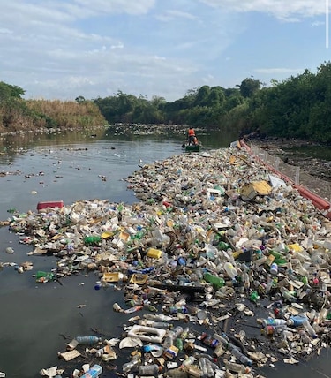 El problema del plástico: miles de libras de desechos llegan al río Juan Díaz
