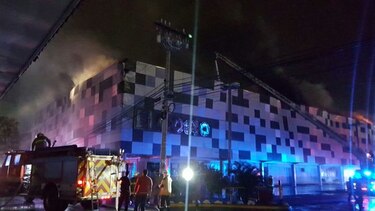 Más de 200 bomberos extinguen incendio en  El Costo de Los Pueblos