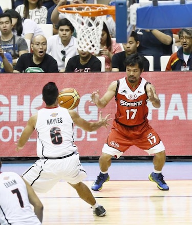 Manny Pacquiao debuta como basquetbolista en Manila