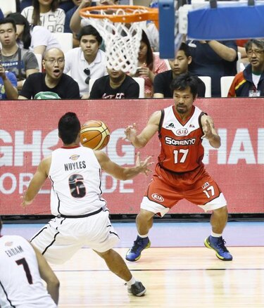 Manny Pacquiao debuta como basquetbolista en Manila