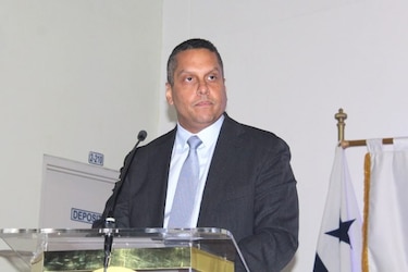 Ministro de Salud nombró al Dr. Julio Sandoval como nuevo presidente del Patronato del Hospital Santo Tomás