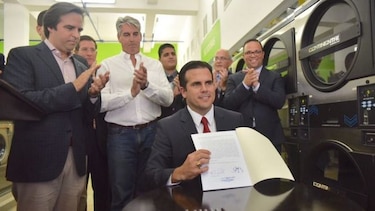 Puerto Rico aprueba reforma laboral para estimular economía