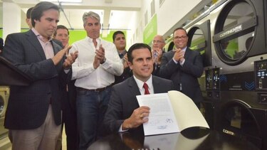 Puerto Rico aprueba reforma laboral para estimular economía