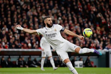 Karim Benzema logra su noveno gol