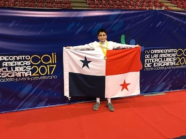 Panameños ganan medallas en competencia de esgrima