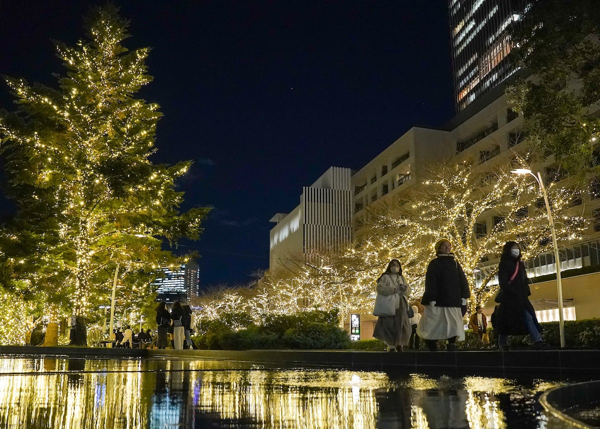 Así se ilumina el mundo para recibir la Navidad