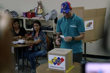 Venezolanos votan en calma en una elección vista como 'plebiscito' a Maduro