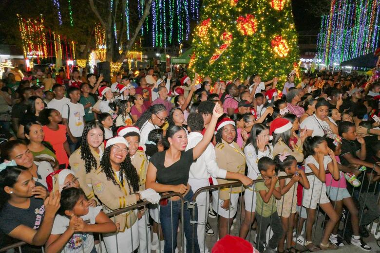 Supermercados Xtra enciende el espíritu navideño en el Parque Heliodoro Patiño en Juan Díaz