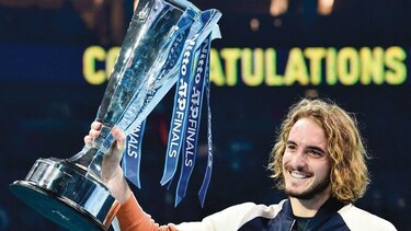 Tsitsipas derrota a Thiem en una final de altos vuelos