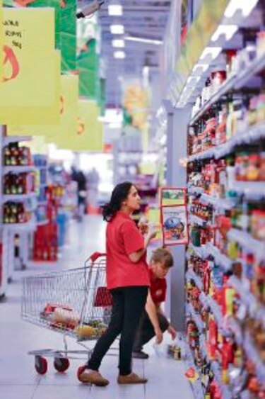 Gobierno y comerciantes pactan precios