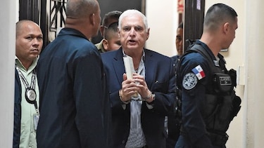 Expresidente Ricardo Martinelli asiste a citas médicas en el Hospital Santo Tomás