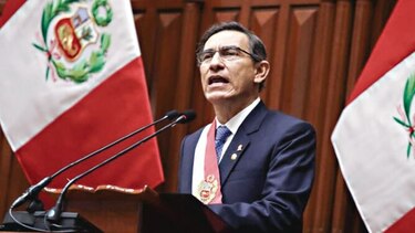 Vizcarra propone recortar su mandato y adelantar elecciones