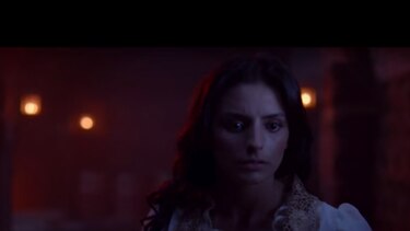 Aislinn Derbez aplaude estreno del filme Tierra de sangre