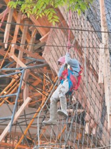 Se desploma edificio en ciudad de México