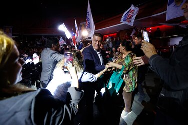 Mario Desbordes, el excarabinero que votó sí a Pinochet y devuelve Santiago a la derecha