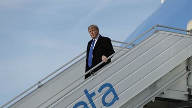 Donald Trump llegó a Suiza para participar en foro de Davos