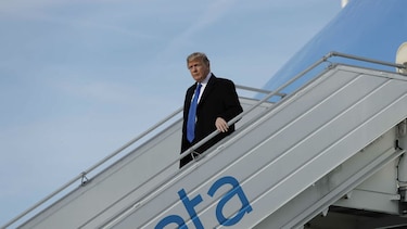 Donald Trump llegó a Suiza para participar en foro de Davos