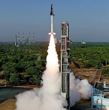India lleva a cabo prueba de lanzadera espacial reutilizable