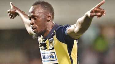 Bolt anota dos goles de titular en su primera prueba