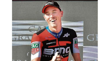 Dennis gana contrarreloj y Yates aumenta su ventaja