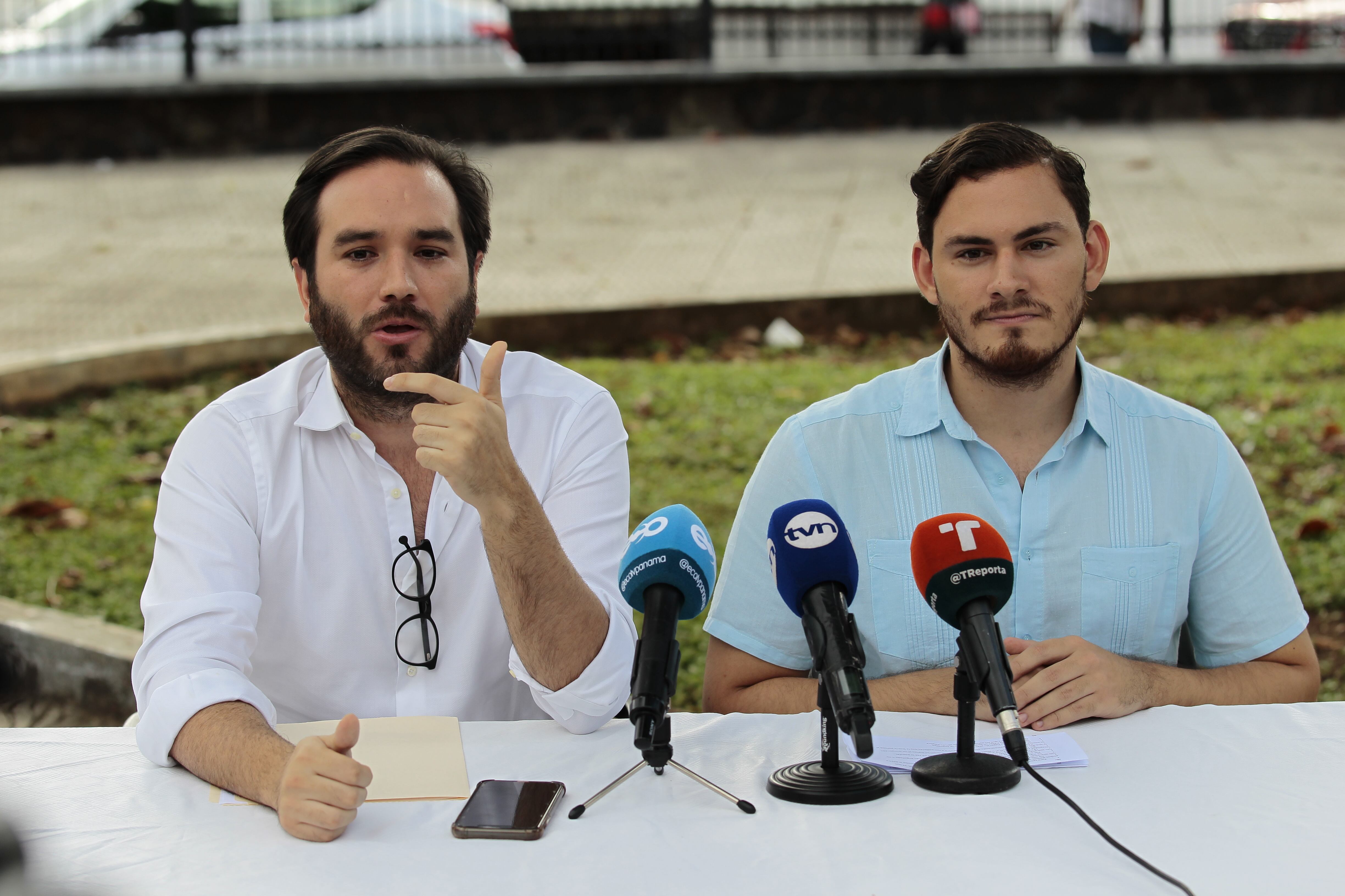 En abril de 2022, Gabriel Silva y Juan Diego Vásquez anunciaron que no buscarán reelegirse para sus cargos de diputados.  Archivo